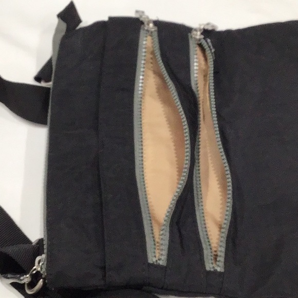 Baggallini fabric multiple pocket crossbody bag - Picture 8 of 10